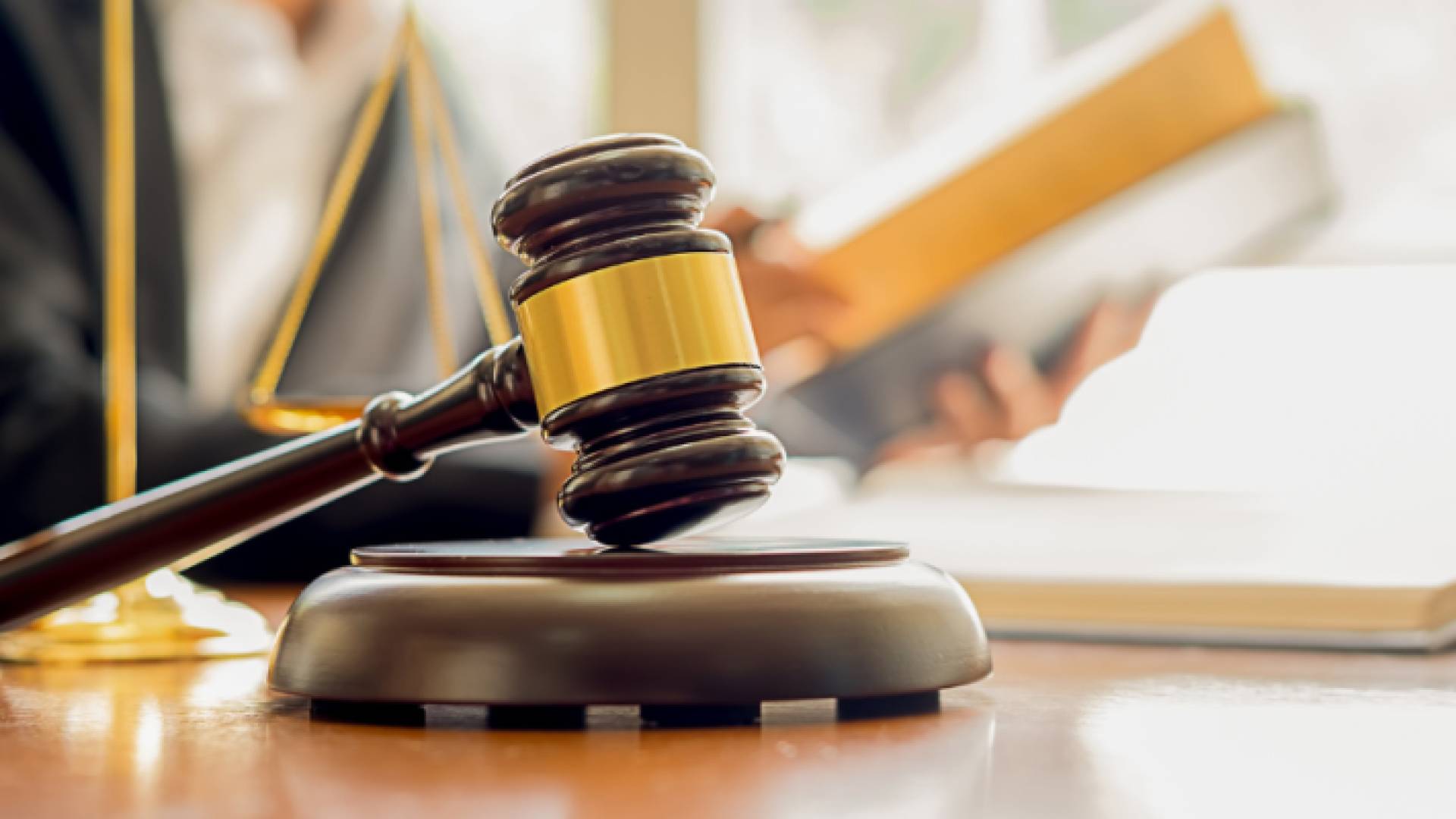 مطرقة محكمة