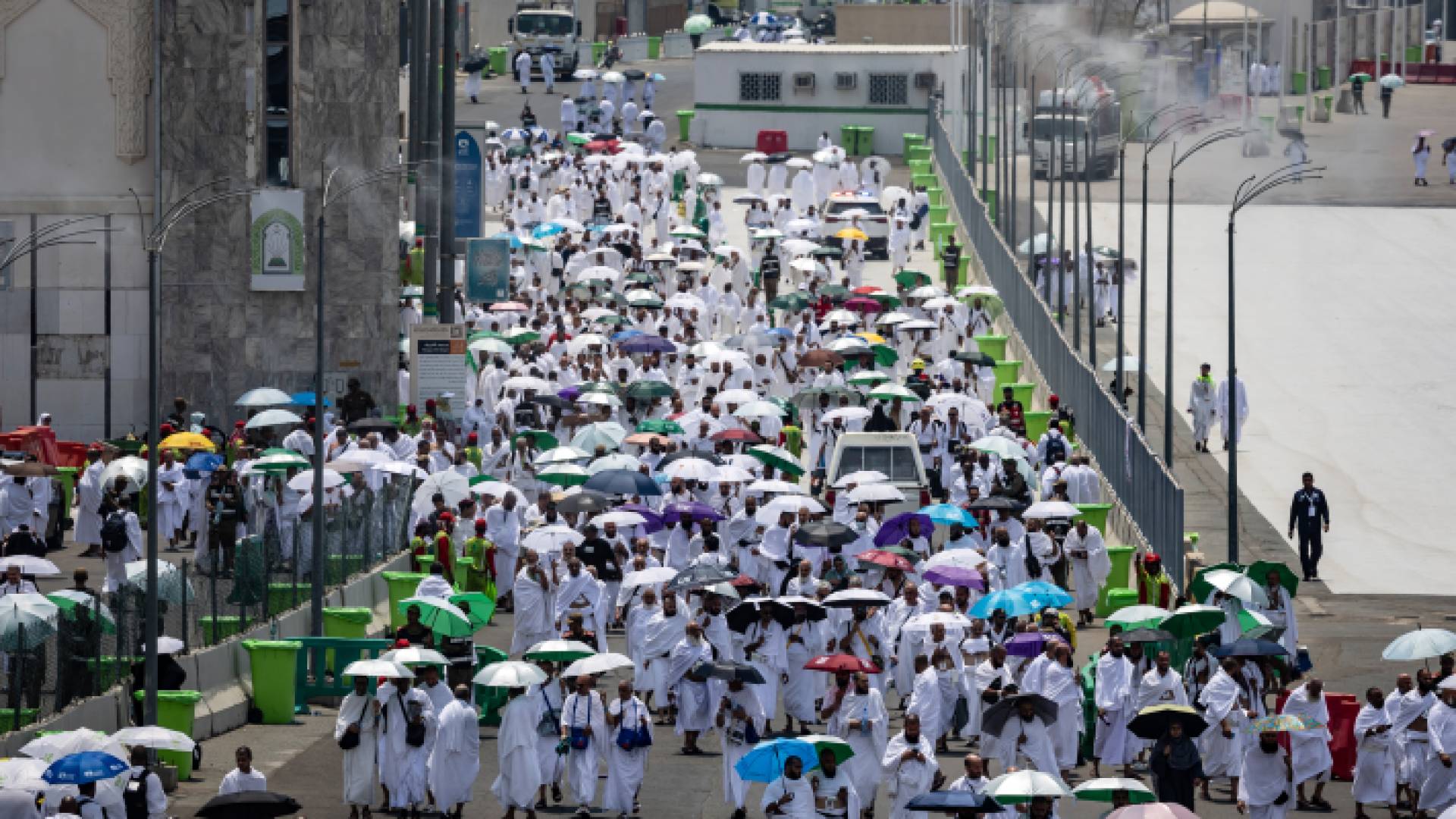 ضيوف الرحمن يتوافدون إلى مشعر منى