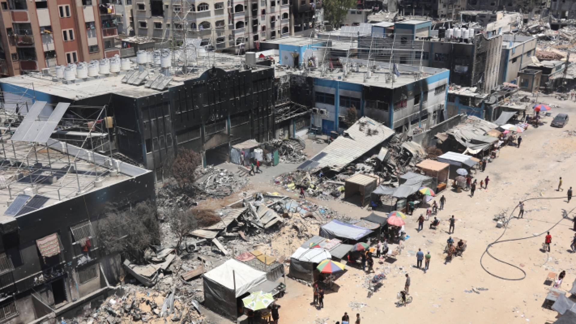 عدوان الاحتلال على أحد الباني التابعة للأونروا في غزة