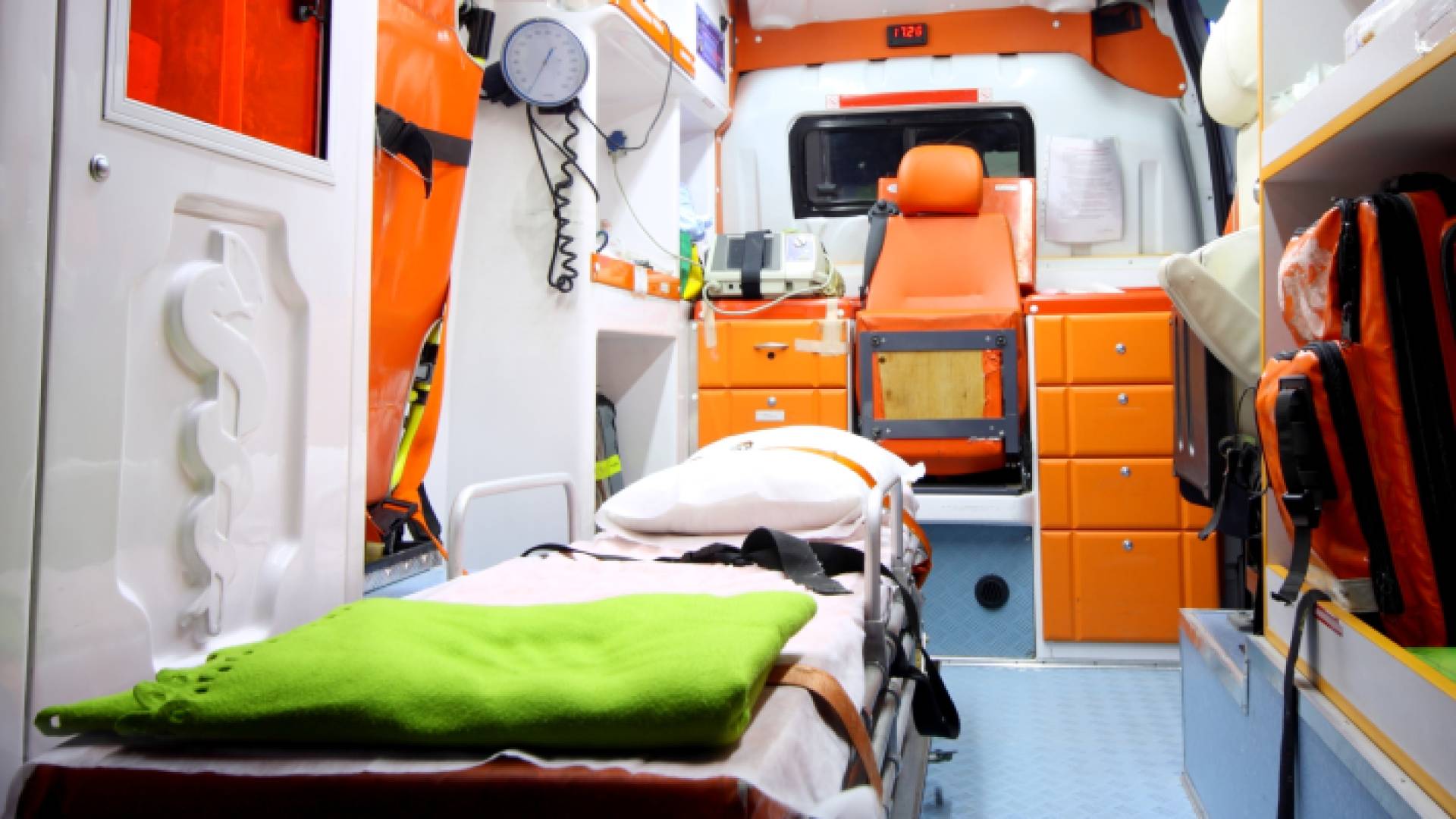سيارة إسعاف من الداخل