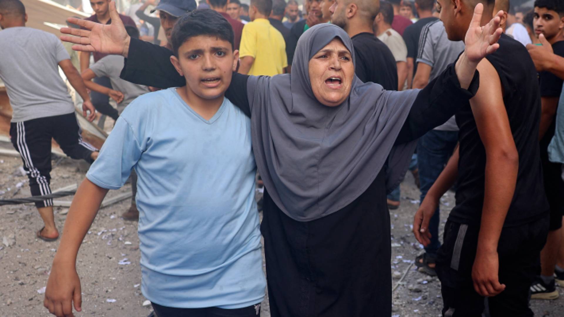 فلسطينية تصرخ قهرا