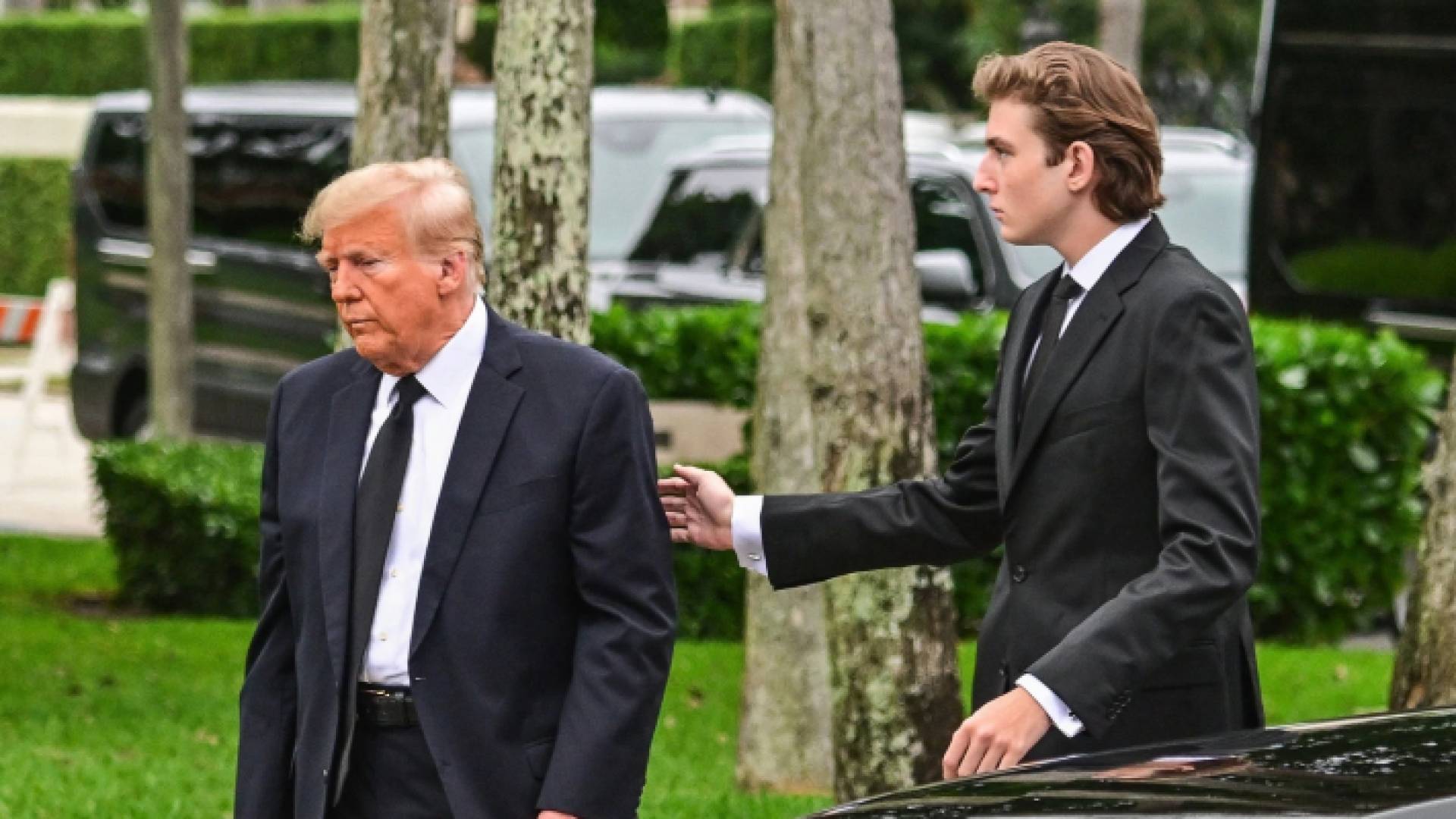 دونالد ترمب وابنه بارون