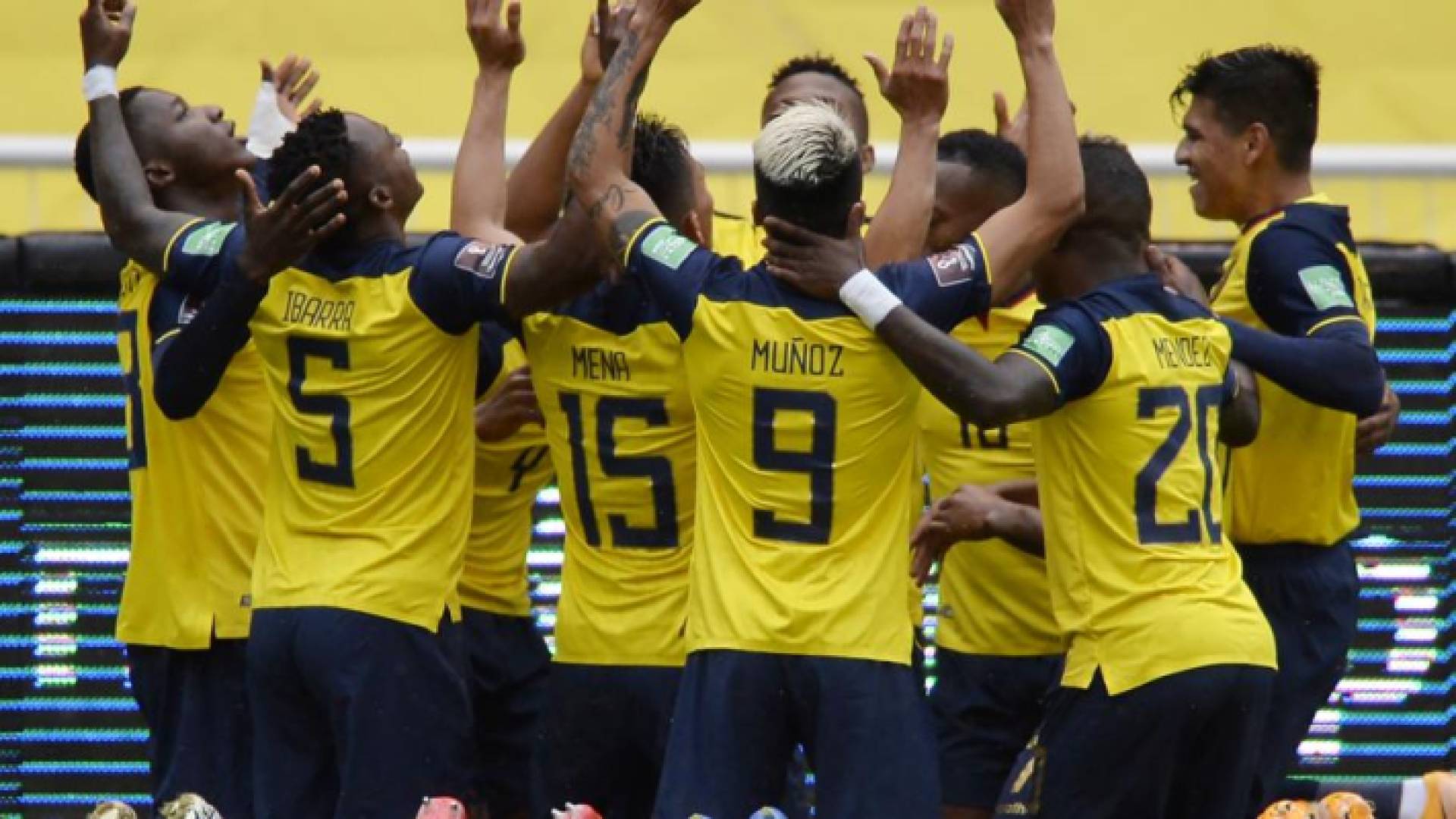 لاعبو الإكوادور يحتفلون بهدف سابق