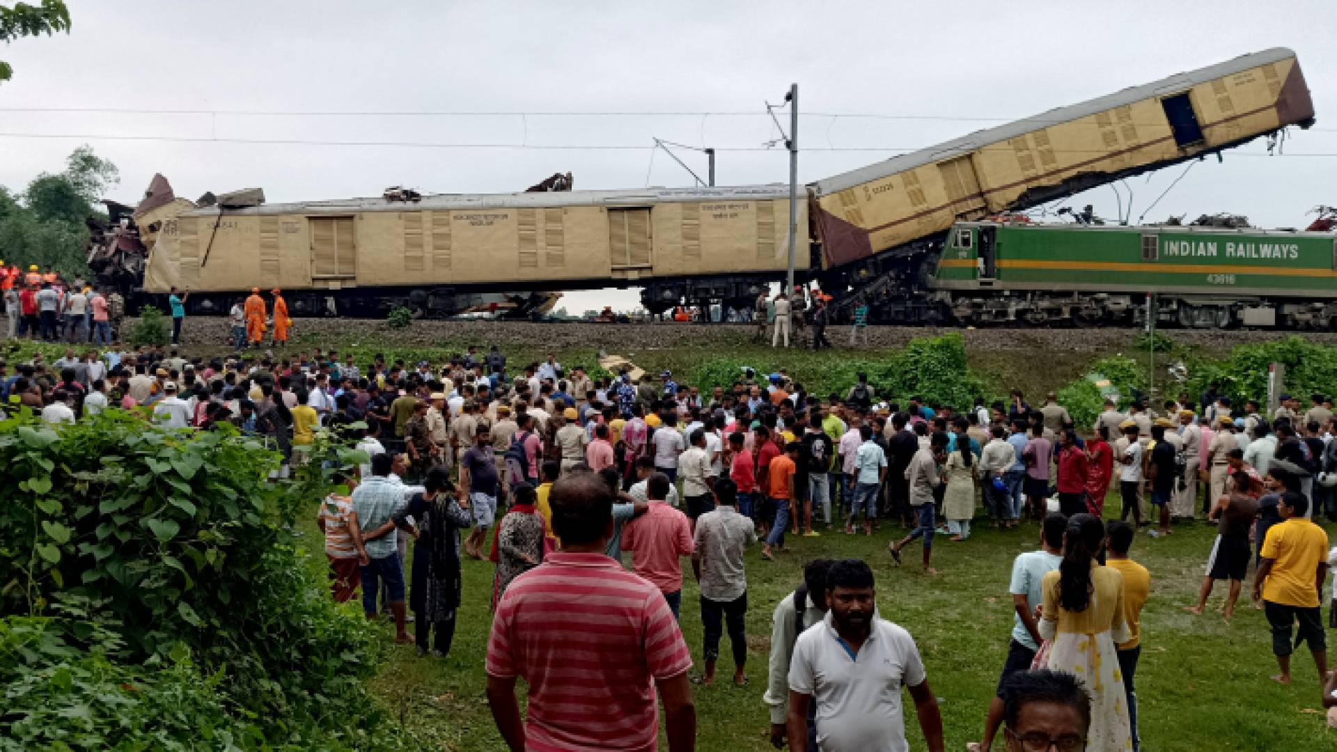 اصطدام قطار ركاب بقطار بضائع