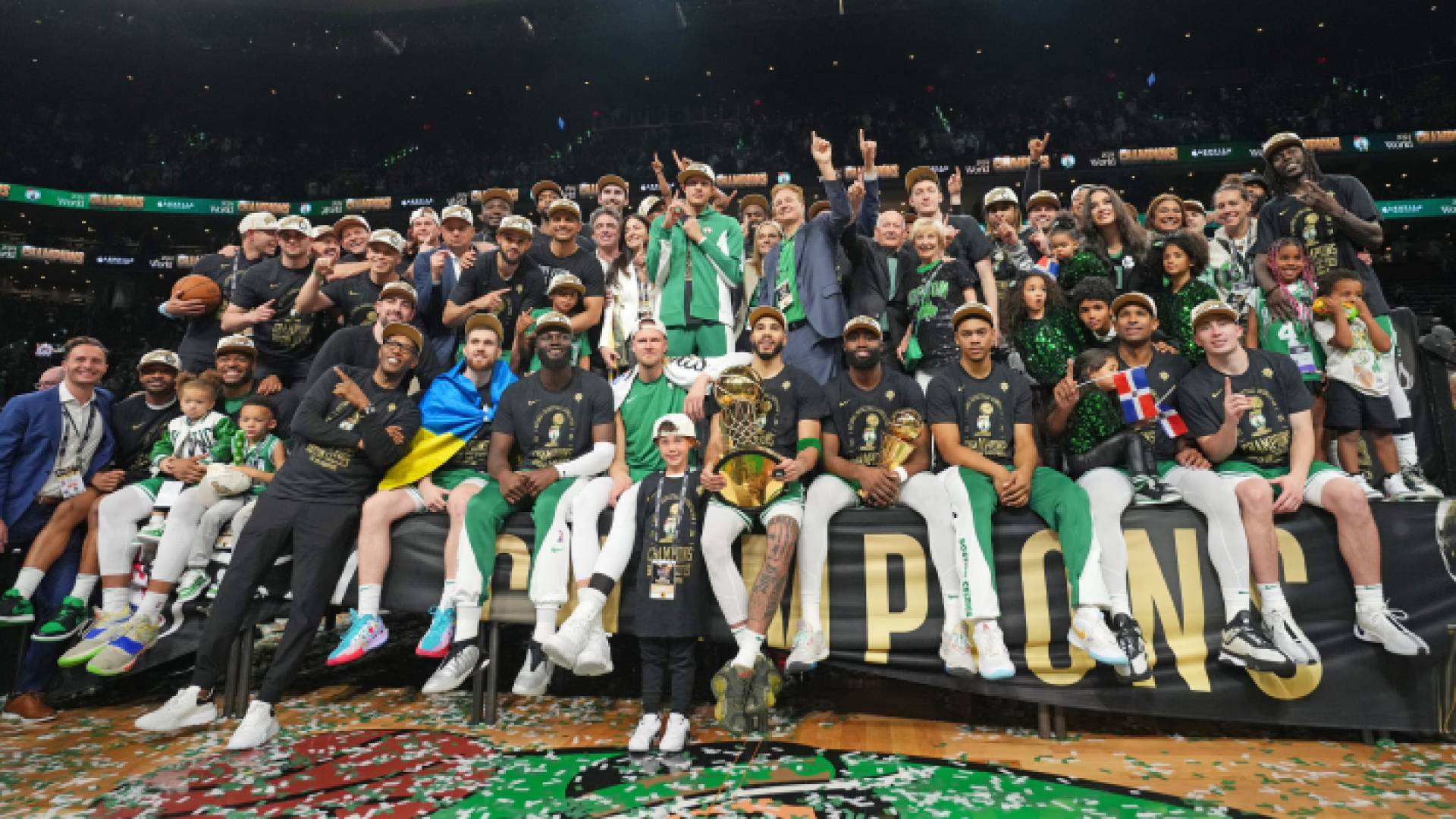 بوسطن سيلتيكس المتوج بلقب دوري كرة السلة الأمريكي للمحترفين