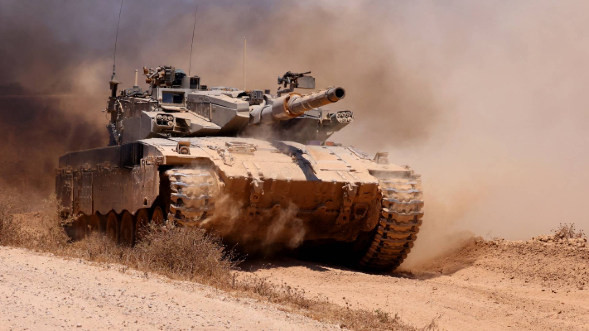 دبابة الاحتلال في منطقة الحدود الجنوبية مع قطاع غزة