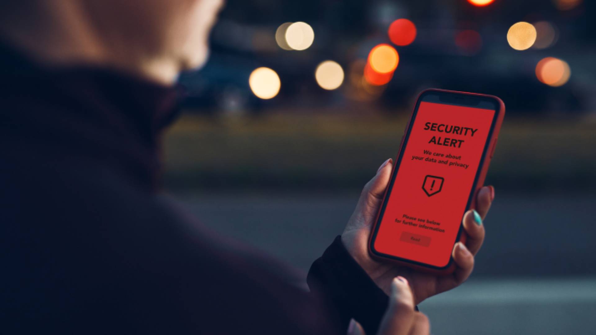 صورة تعبر عن اختراق هاتف