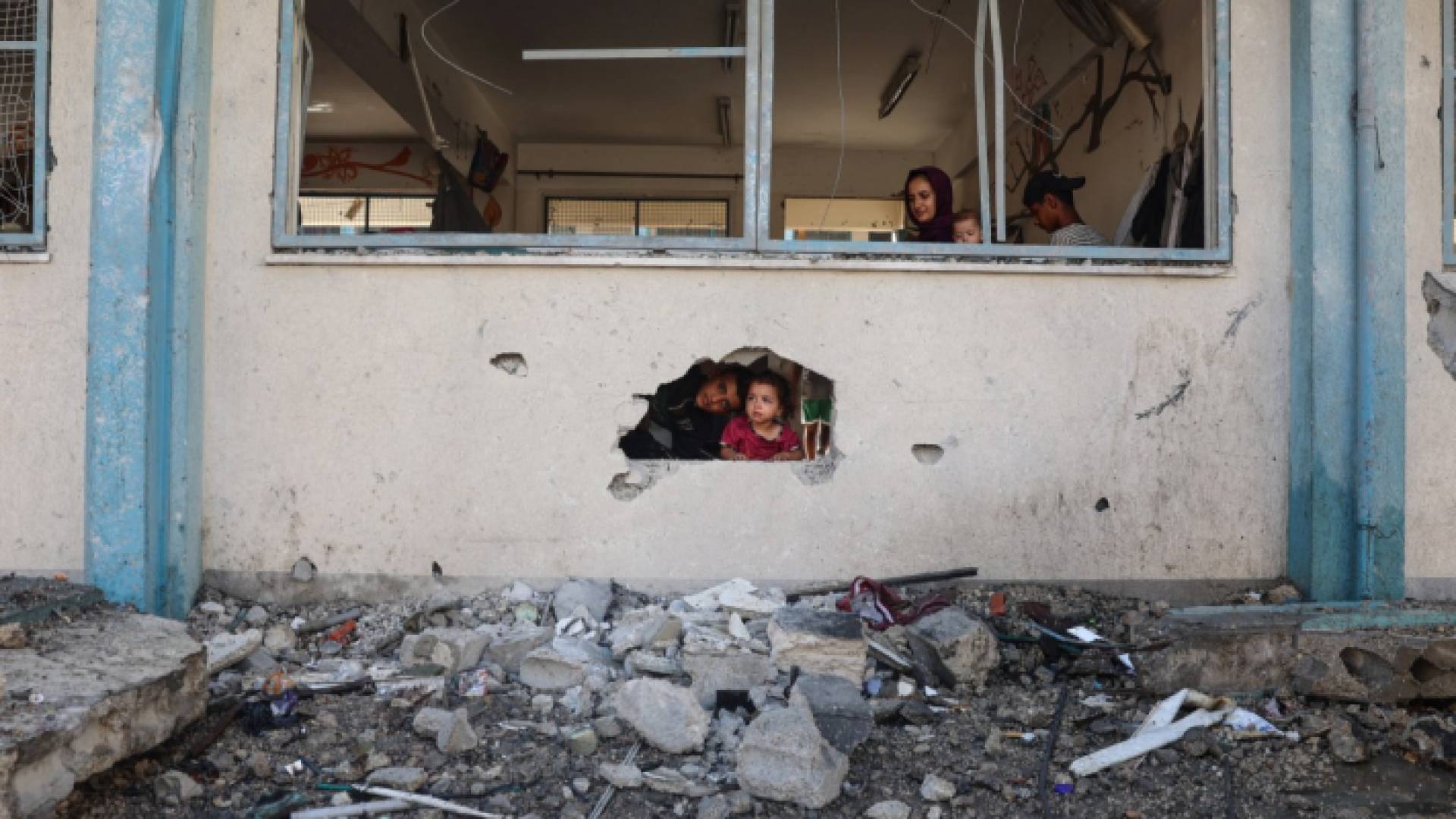 مدرسة للأونروا تؤوي نازحين في غزة