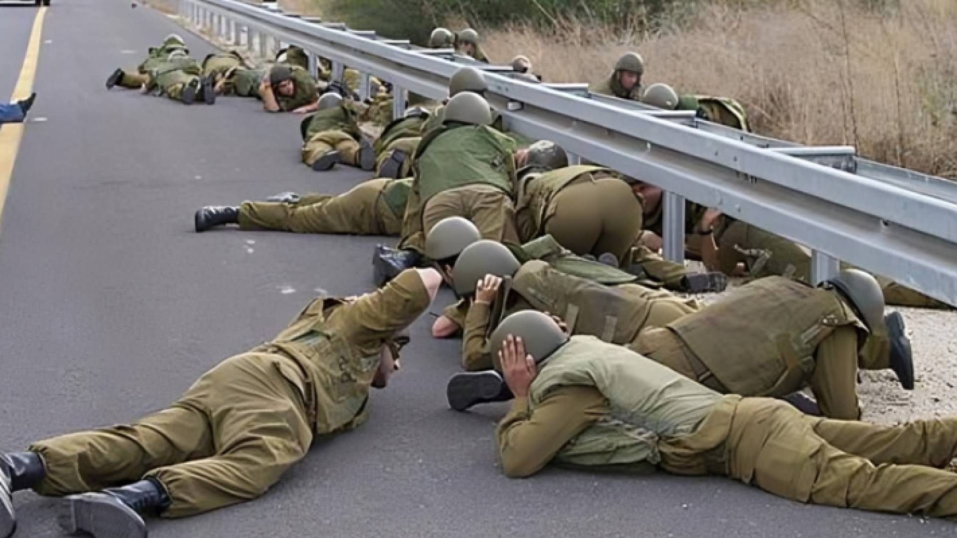 جنود من جيش الاحتلال منبطحون خوفا ورعبا