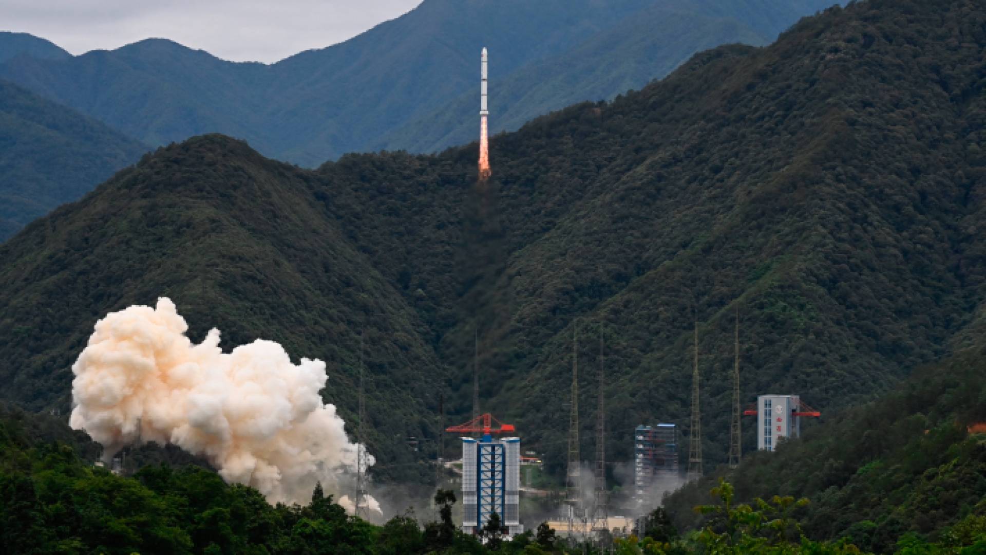 إطلاق قمر صناعي صيني - فرنسي