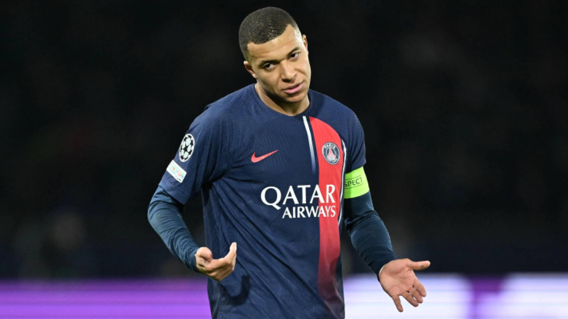 صورة سابقة لمبابي بقميص باريس سان جيرمان