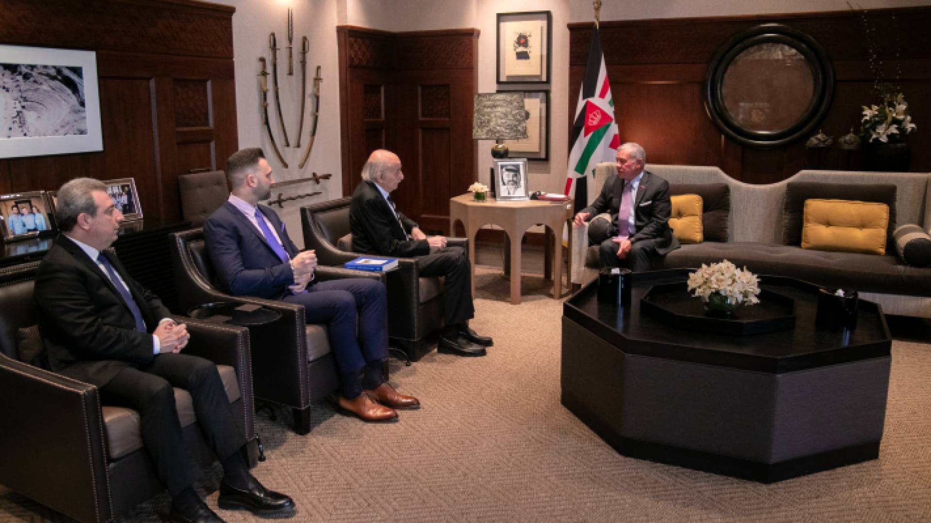 جلالة الملك لدى لقائه جنبلاط