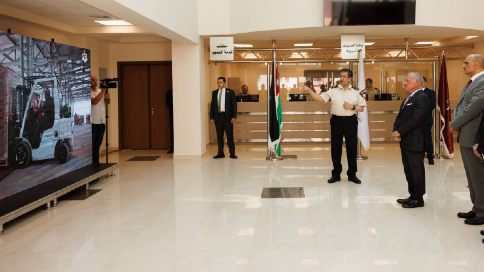 الملك يفتتح مركز جمرك عمان الجديد بمنطقة الماضونة