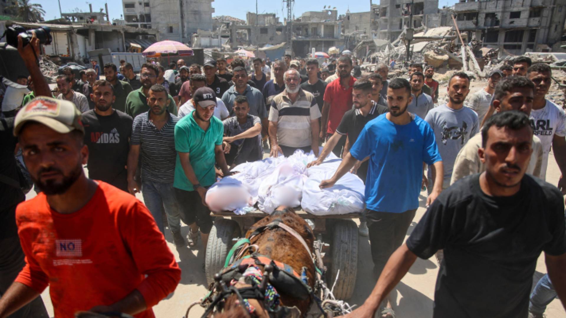 تشييع جثامين جراء قصف الاحتلال في حي التفاح بغزة