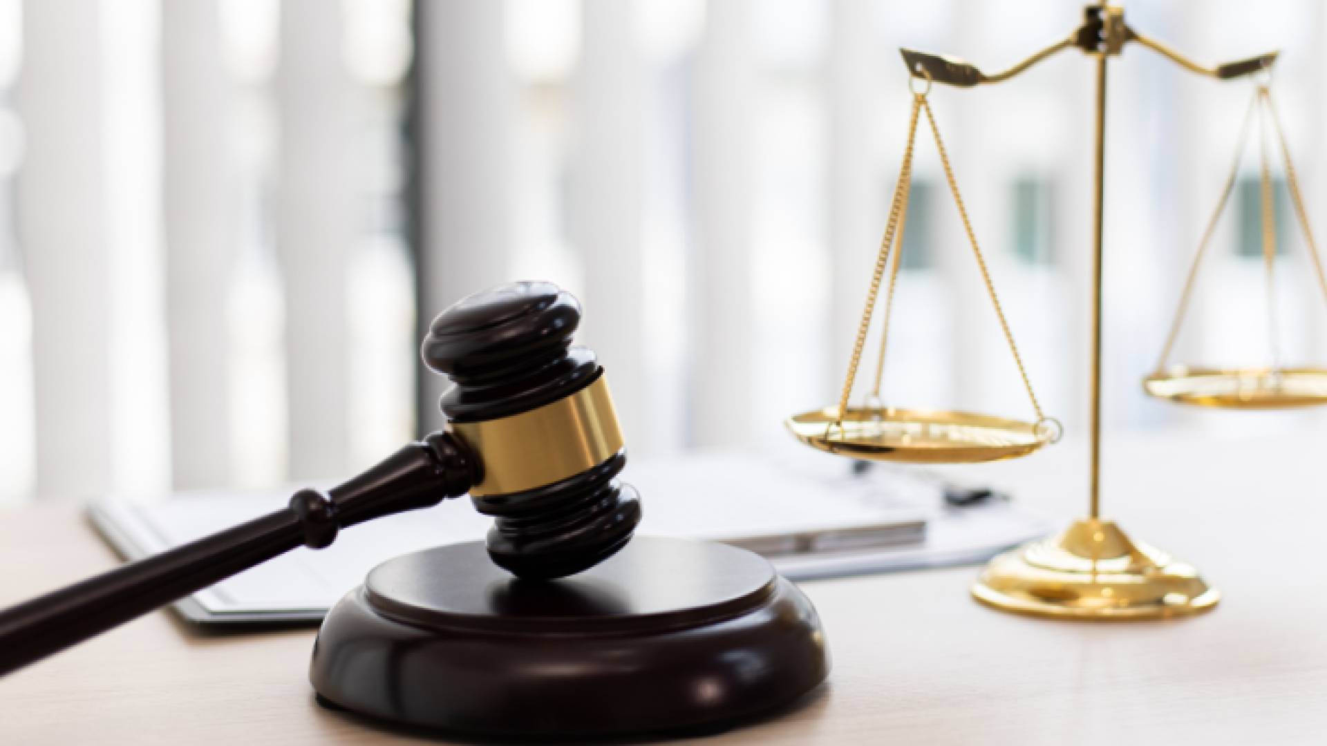 مطرقة محكمة