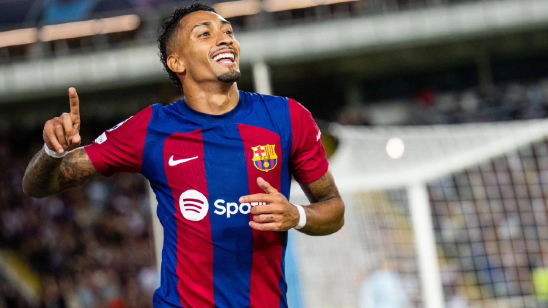 رافينها بقميص برشلونة