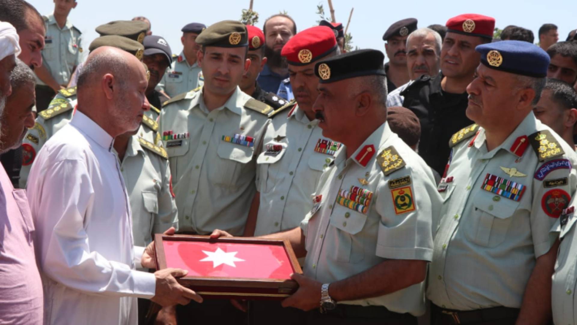 خلال تشيع جثماني الشهيدين الرقيب عماد العرام والجندي يحيى الصياح