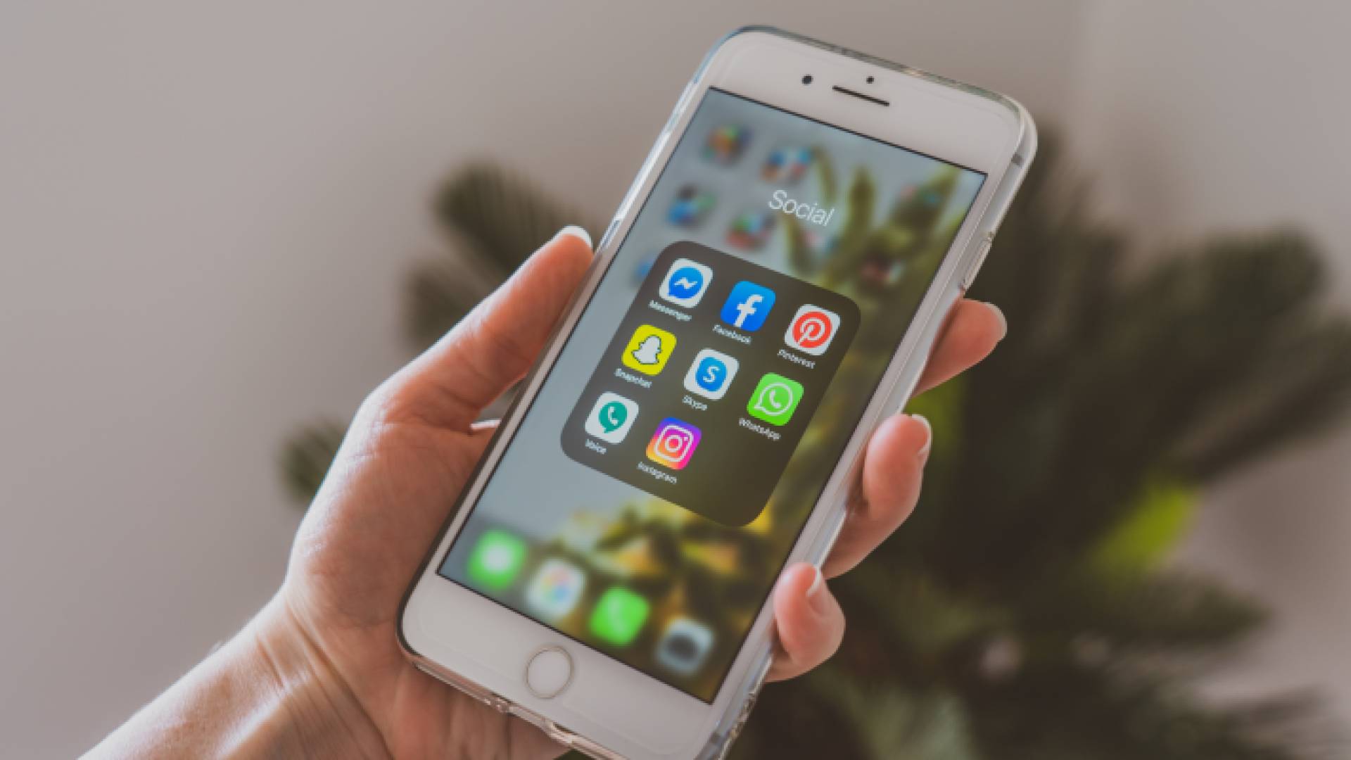 تطبيقات التراسل والتواصل الاجتماعي