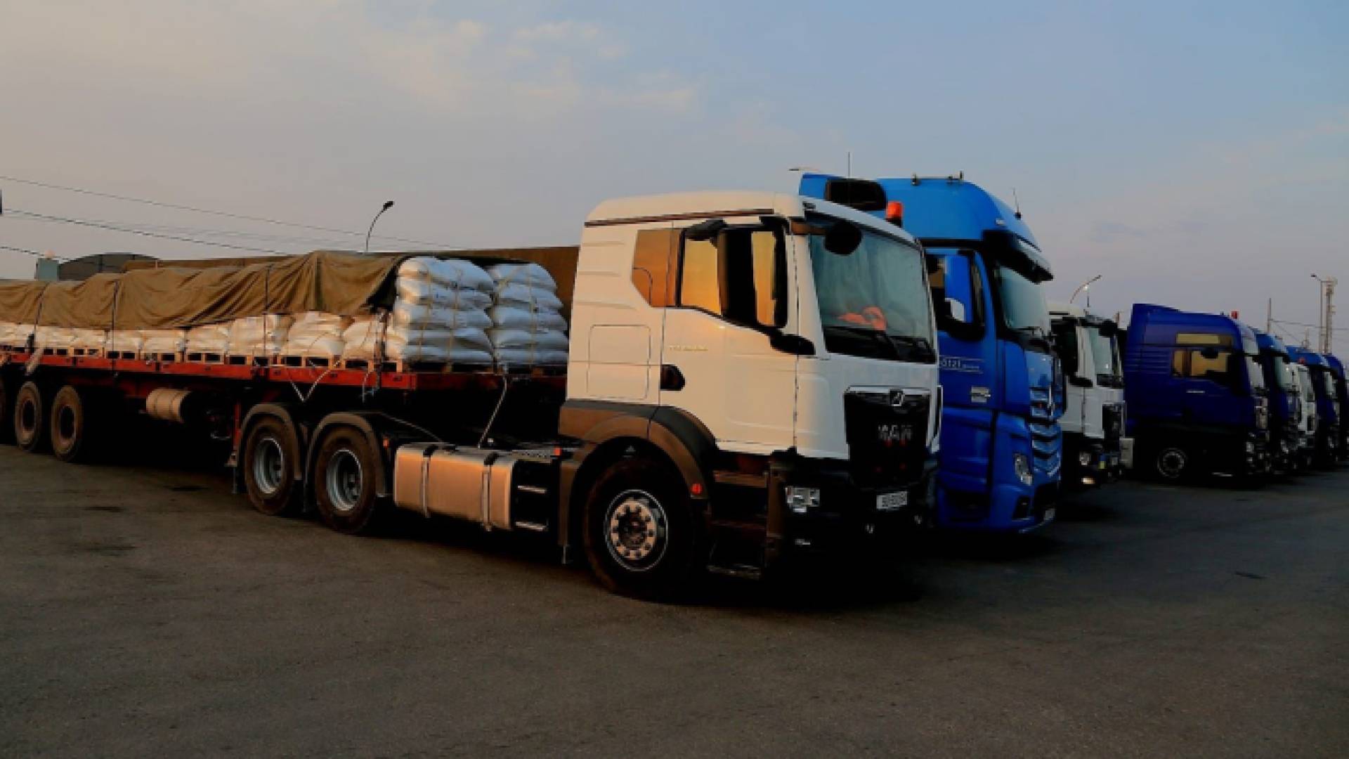 قافلة مساعدات أرسلها الأردن للأهل في قطاع غزة - أرشيف