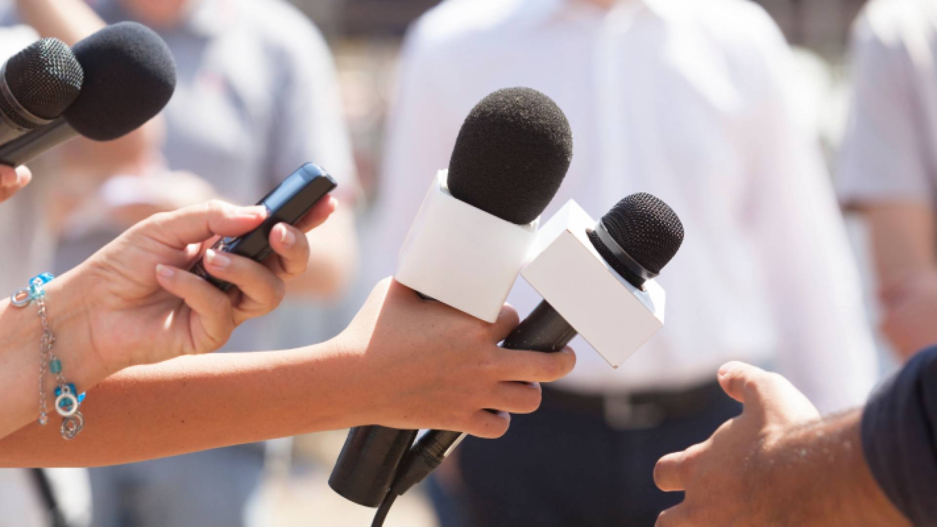 ميكروفونات