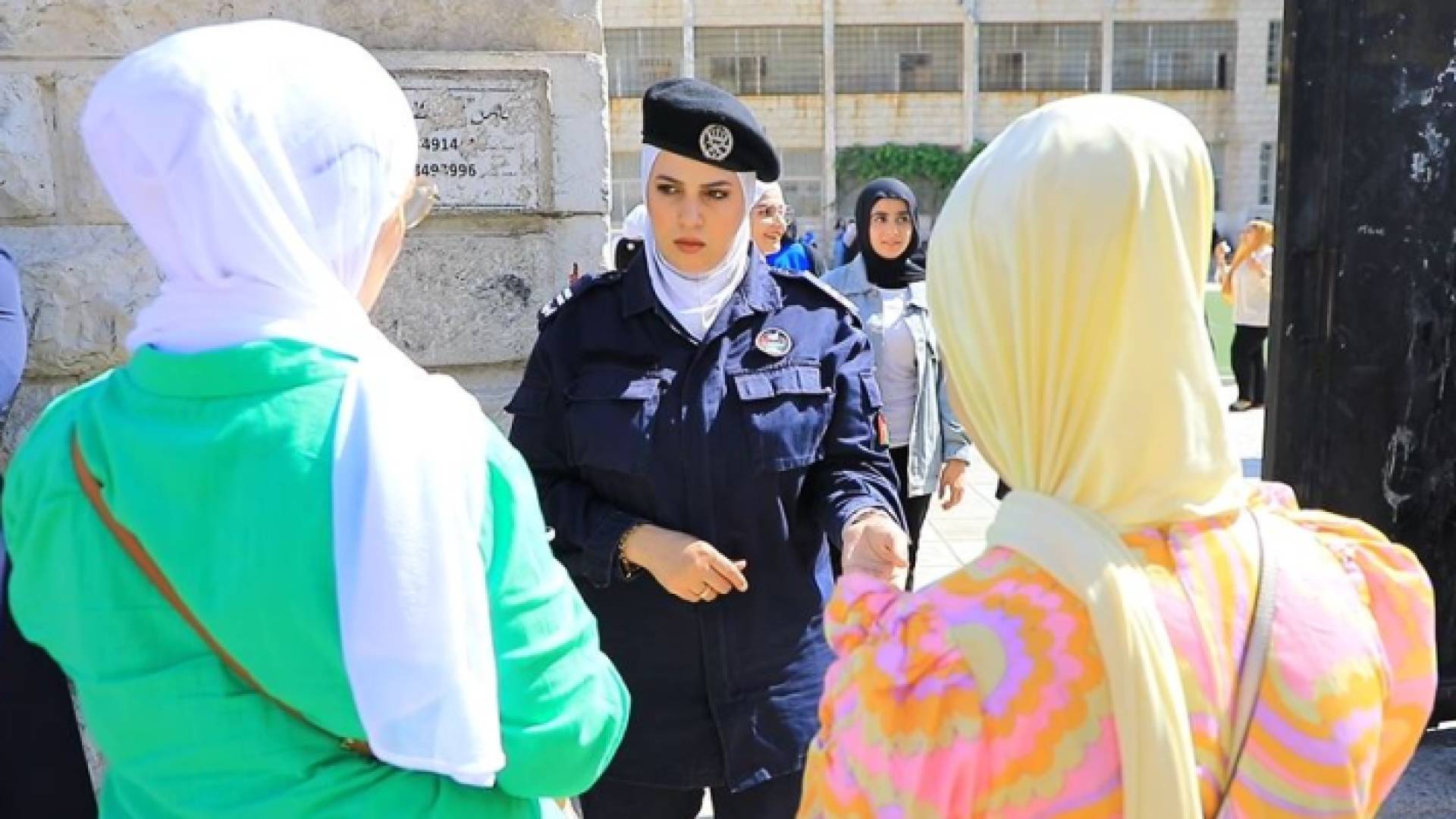 خلال تفقد الأوراق الرسمية للطالبات قبيل الامتحان