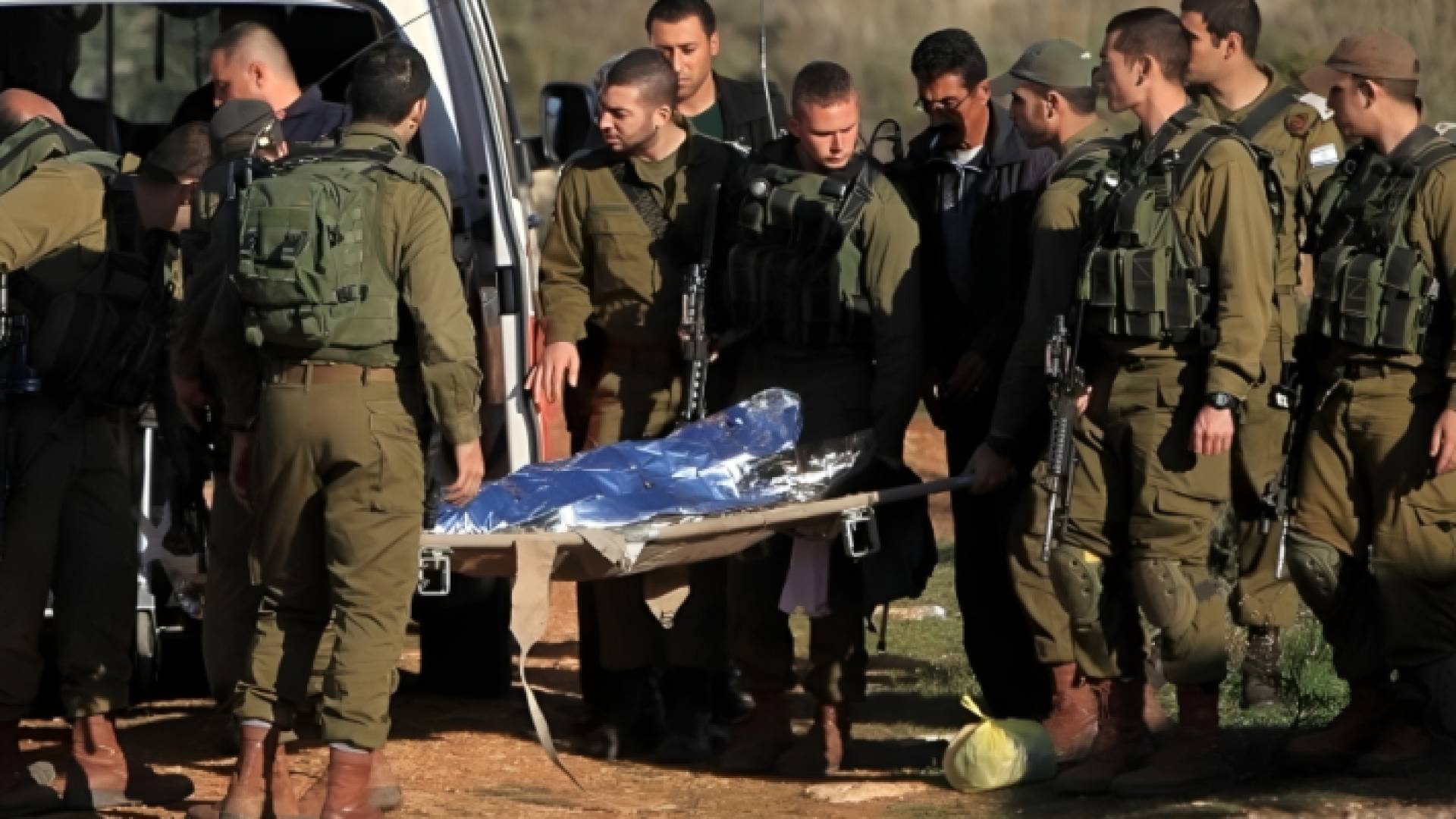 إخلاء قتيل من جيش الاحتلال