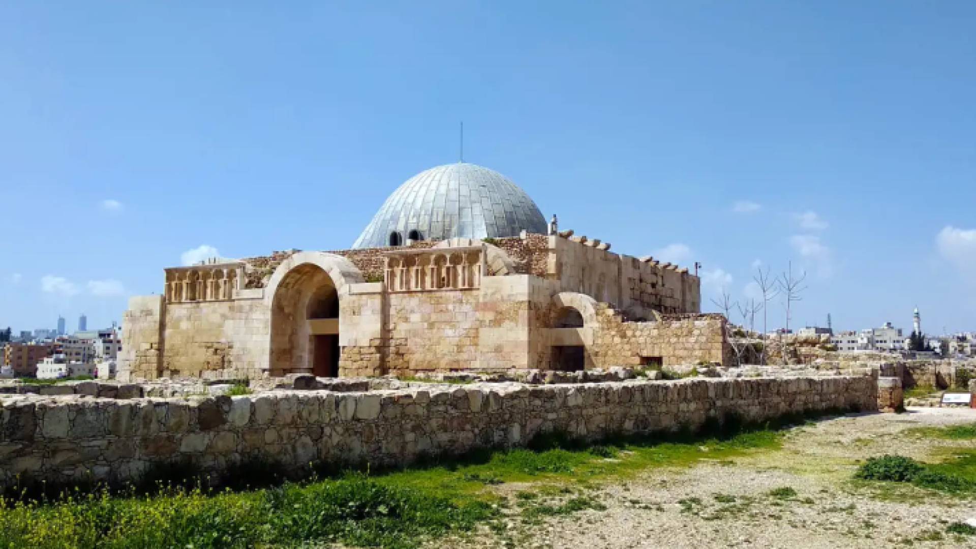 جانب من موقع جبل القلعة الأثري بالعاصمة عمان