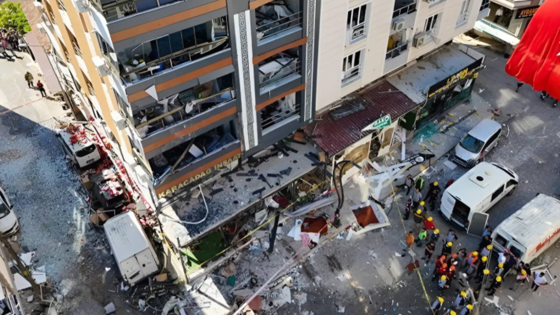 واجهات عدد من المحال التجارية تظررت نتيجة الانفجار