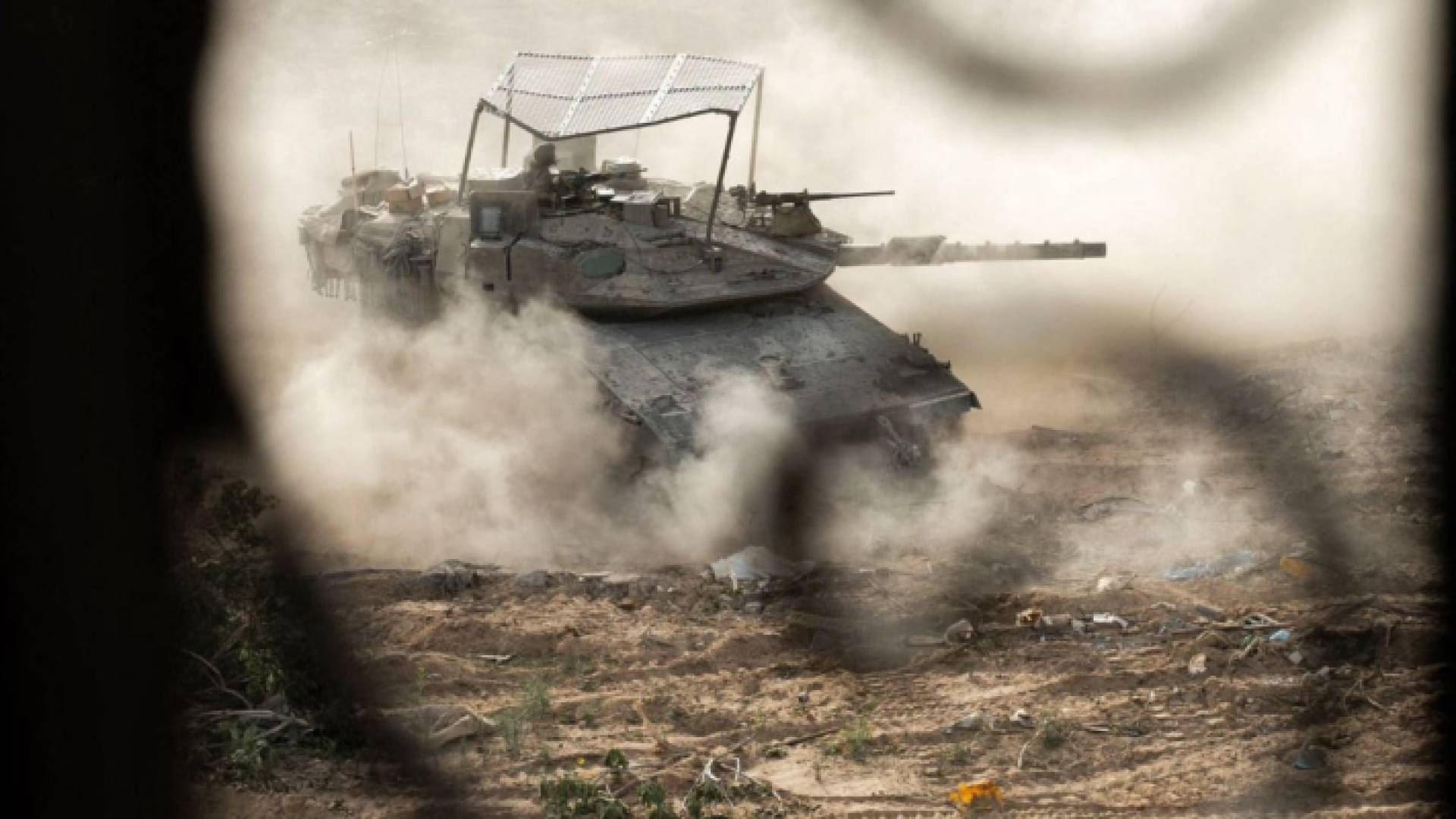 دبابة قتال رئيسية تابعة لجيش الاحتلال في رفح جنوبي قطاع غزة