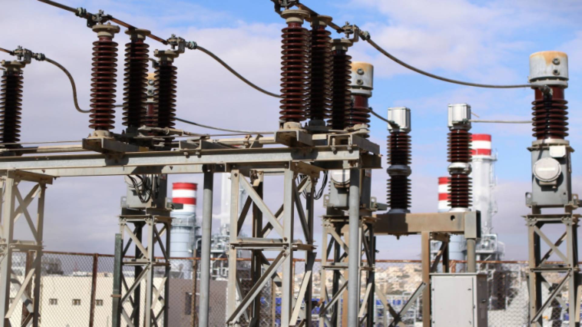 خطوط كهرباء - تعبيرية