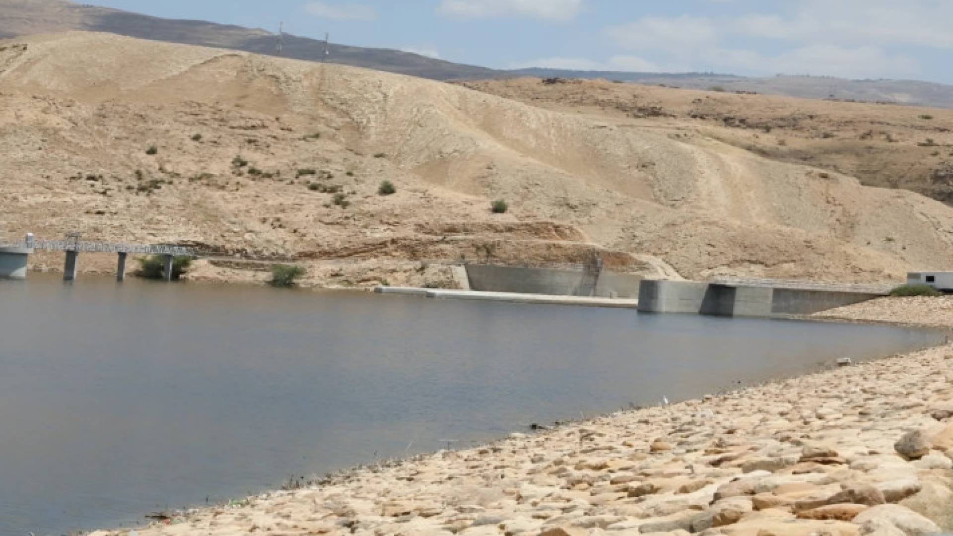 سد الكفرين غرب العاصمة عمان بحوالي (35) كم