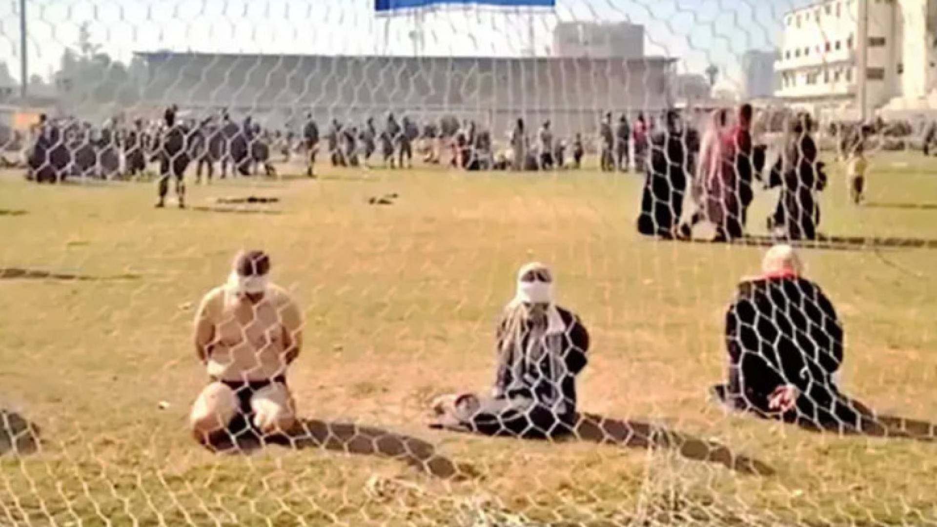 الاحتلال حول ملعب اليرموك بغزة الى مركز اعتقال للمدنيين