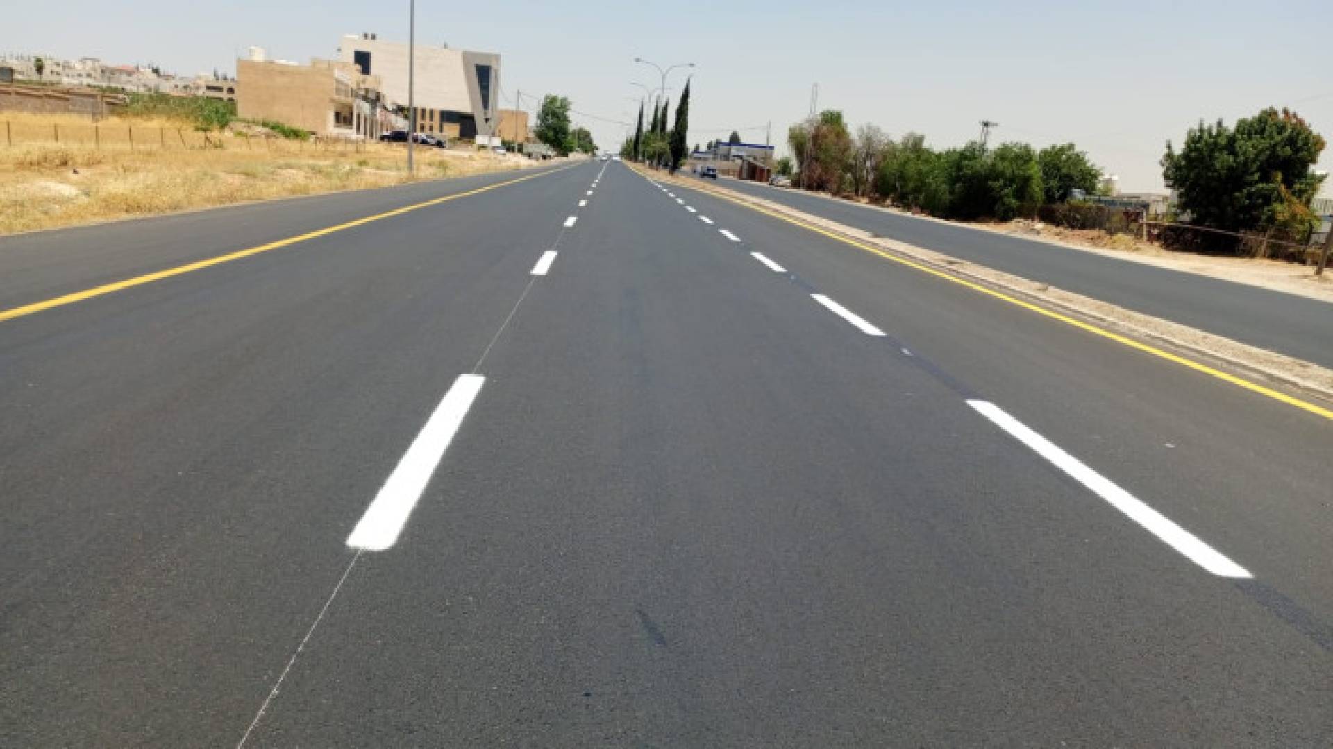 أعمال مشروع تحسين واعادة تأهيل شارع مادبا