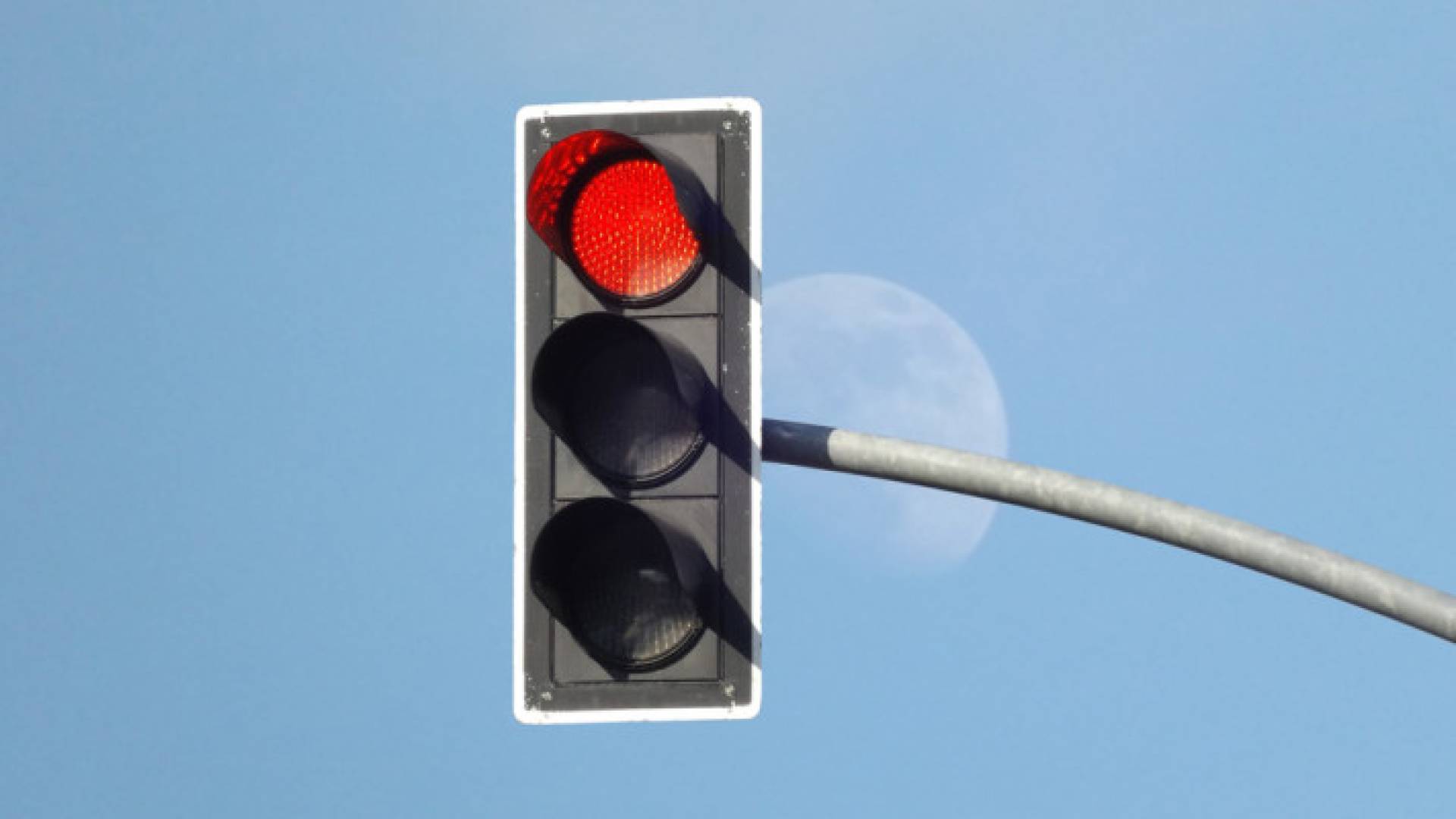 الإشارة الضوئية الحمراء