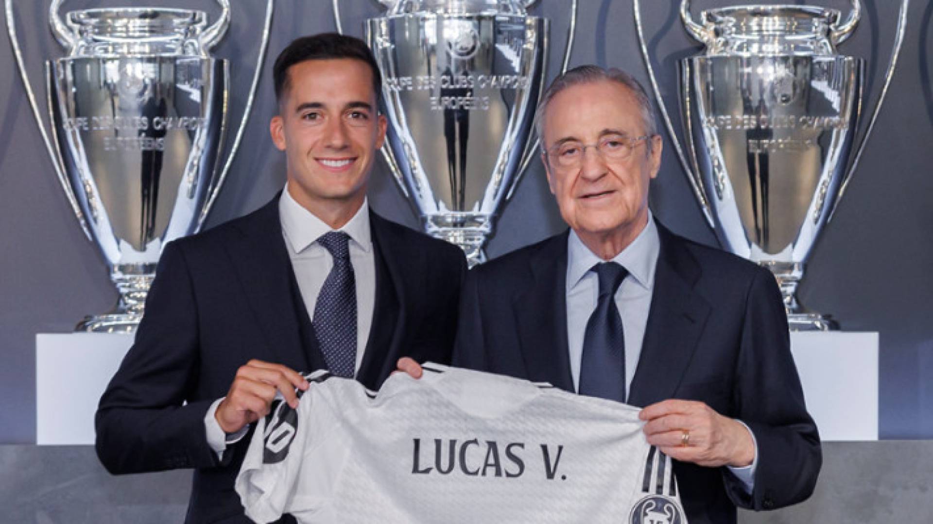 رئيس ريال مدريد فلورنتينو بيريز واللاعب لوكاس فاسكيز