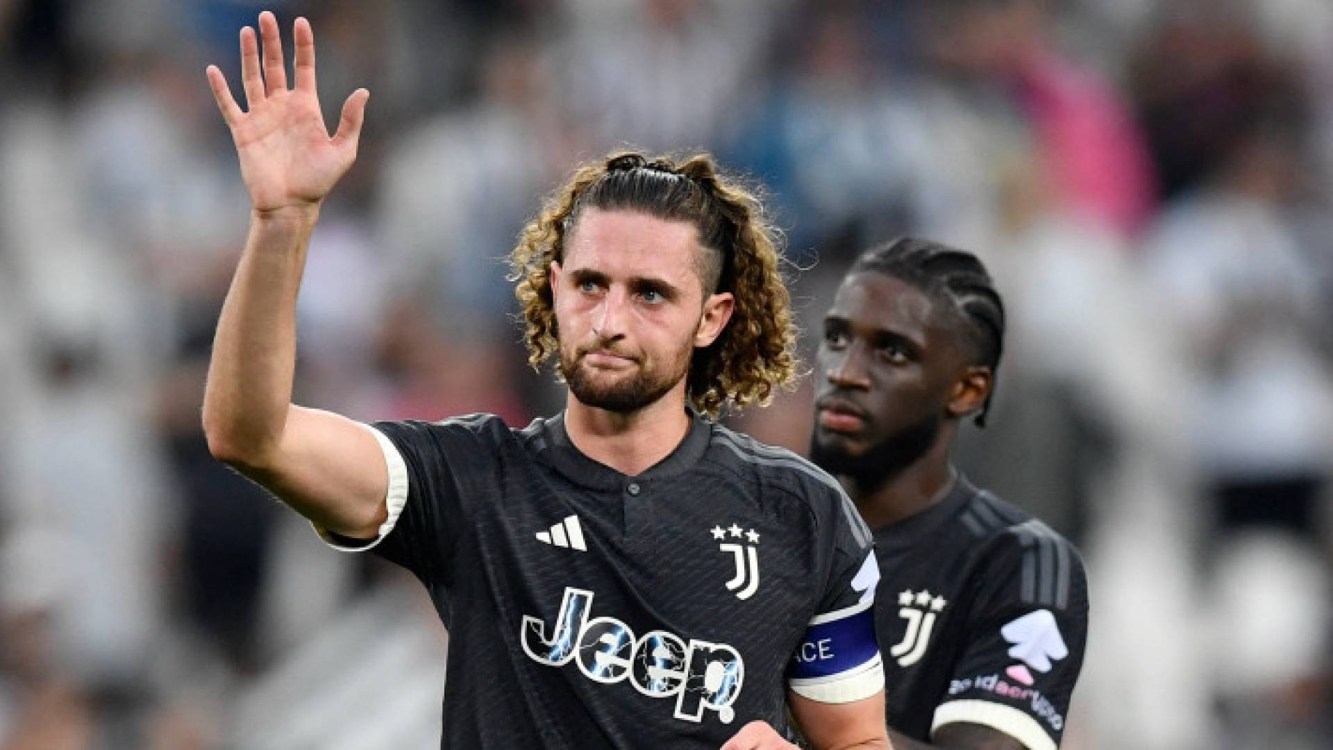 لاعب الوسط الفرنسي أدريان رابيو