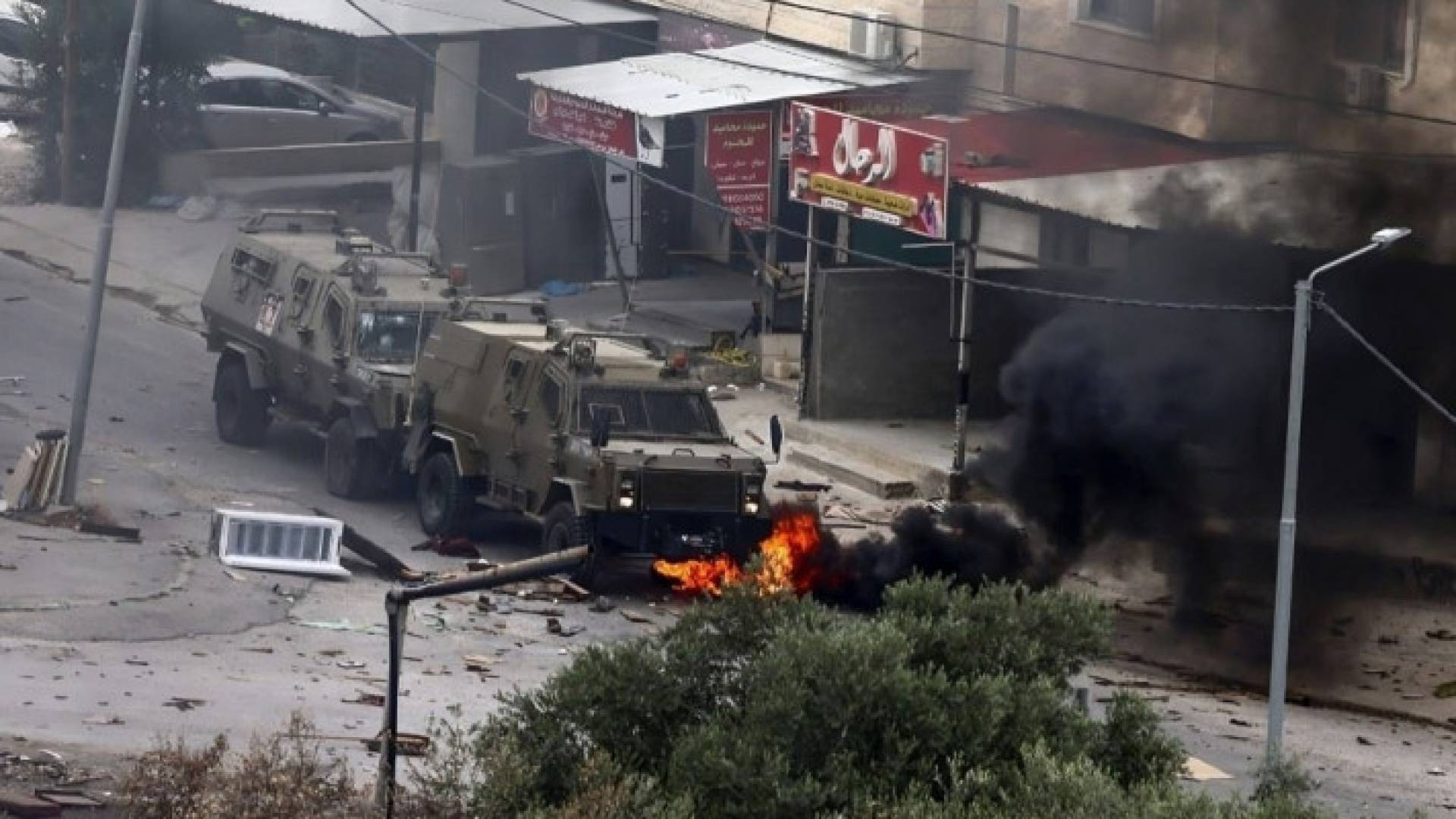 عملية تفجير ناقلة جند للاحتلال بالضفة الغربية