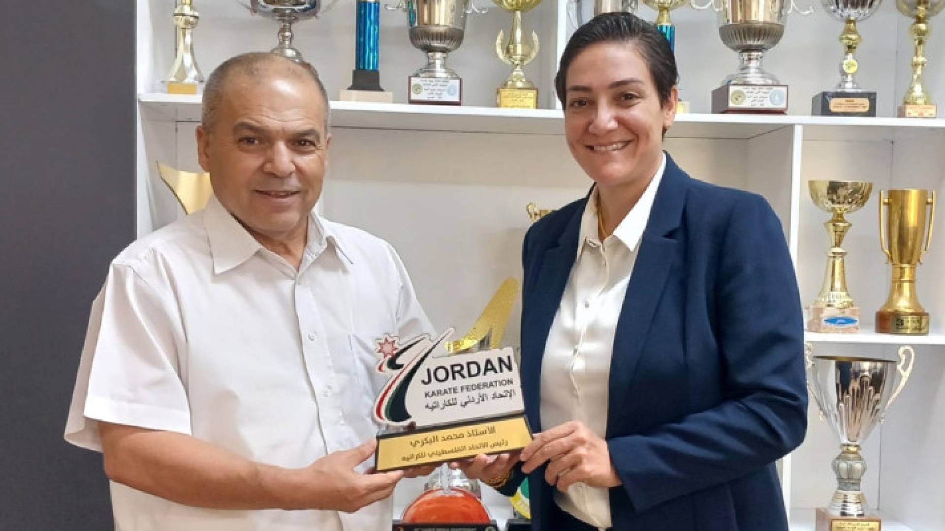 من الاجتماع