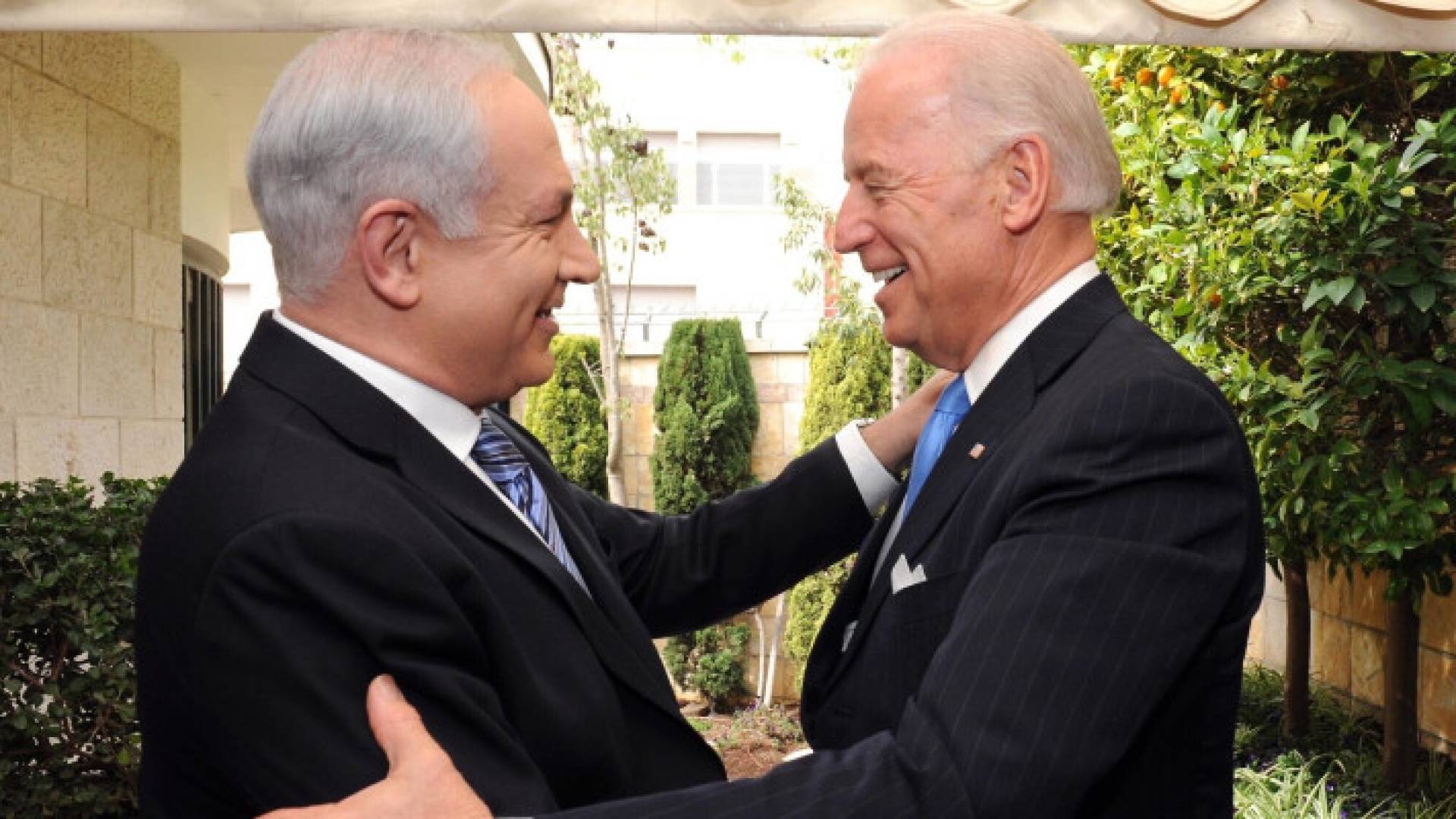 الرئيس الأمريكي جو بايدن ورئيس حكومة الاحتلال الإسرائيلي بنيامين نتنياهو