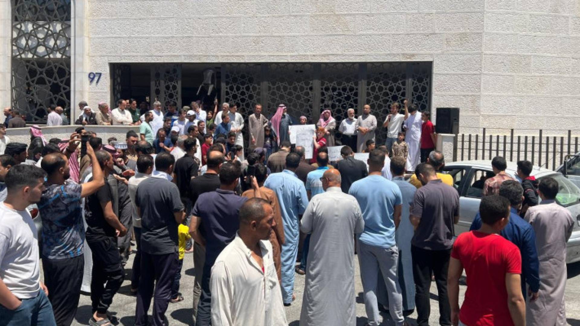 جانب من الوقفة الاحتجاجية في محافظة معان