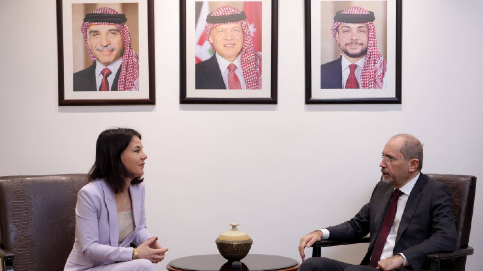 وزير الخارجية وشؤون المغتربين أيمن الصفدي ووزيرة الخارجية الألمانية أنالينا بيربوك