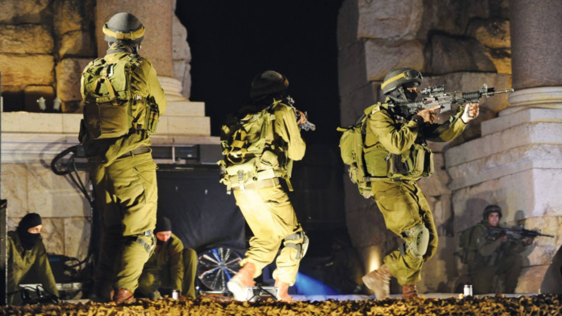 قوات الاحتلال في بلدة العيسوية بالقدس في وقت سابق