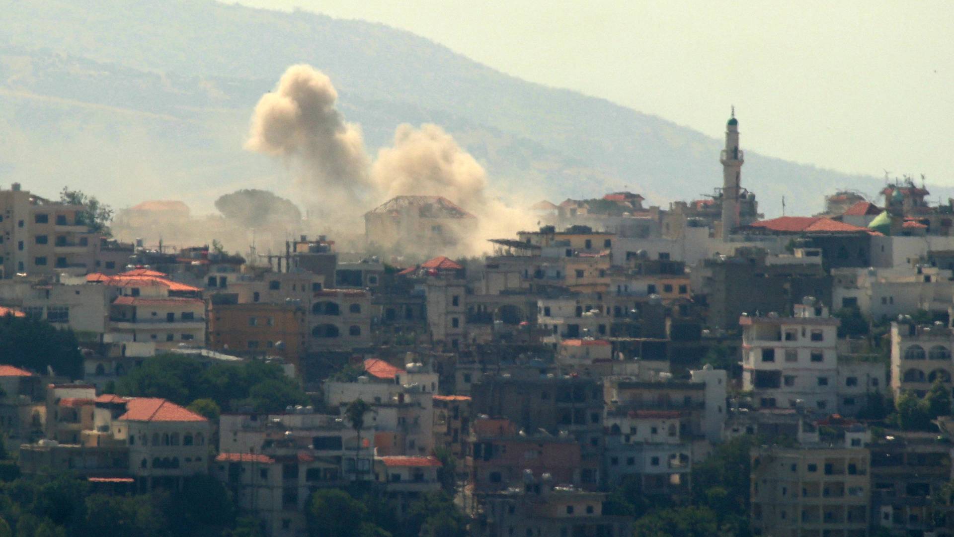 تصاعد الدخان جراء غارة للاحتلال على بلدة الخيام جنوب لبنان