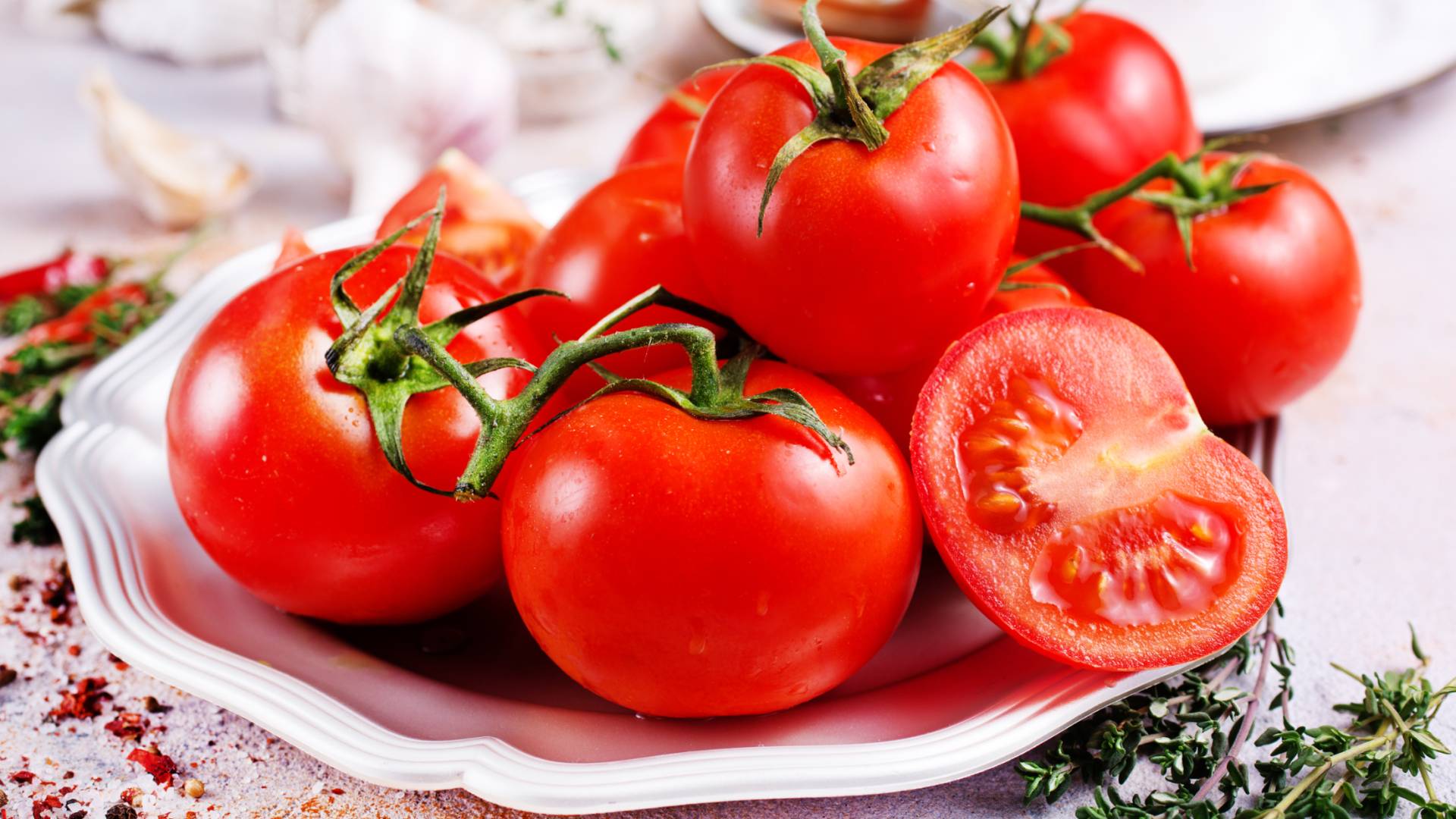 طبق من الطماطم