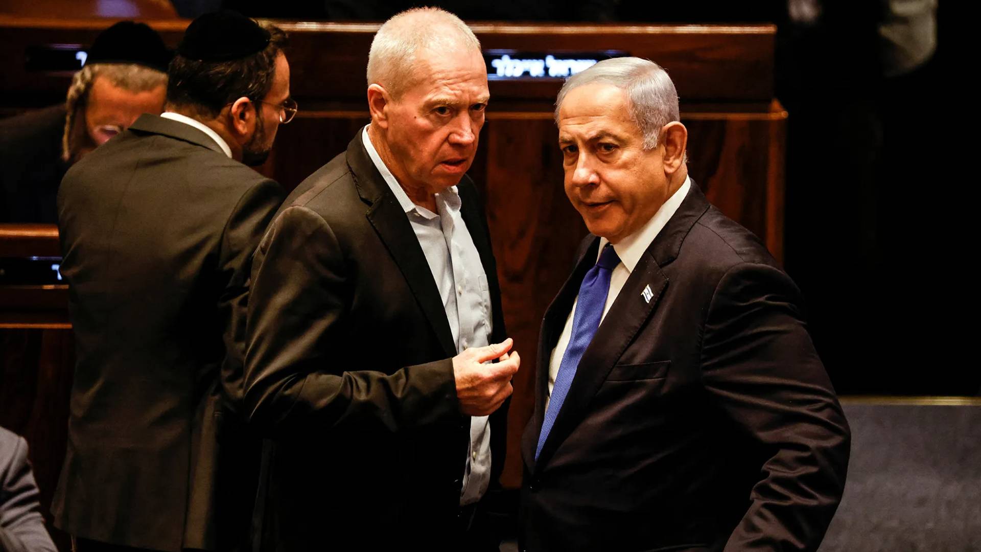 رئيس حكومة الاحتلال الإسرائيلي ووزير حربه يوآف غالانت