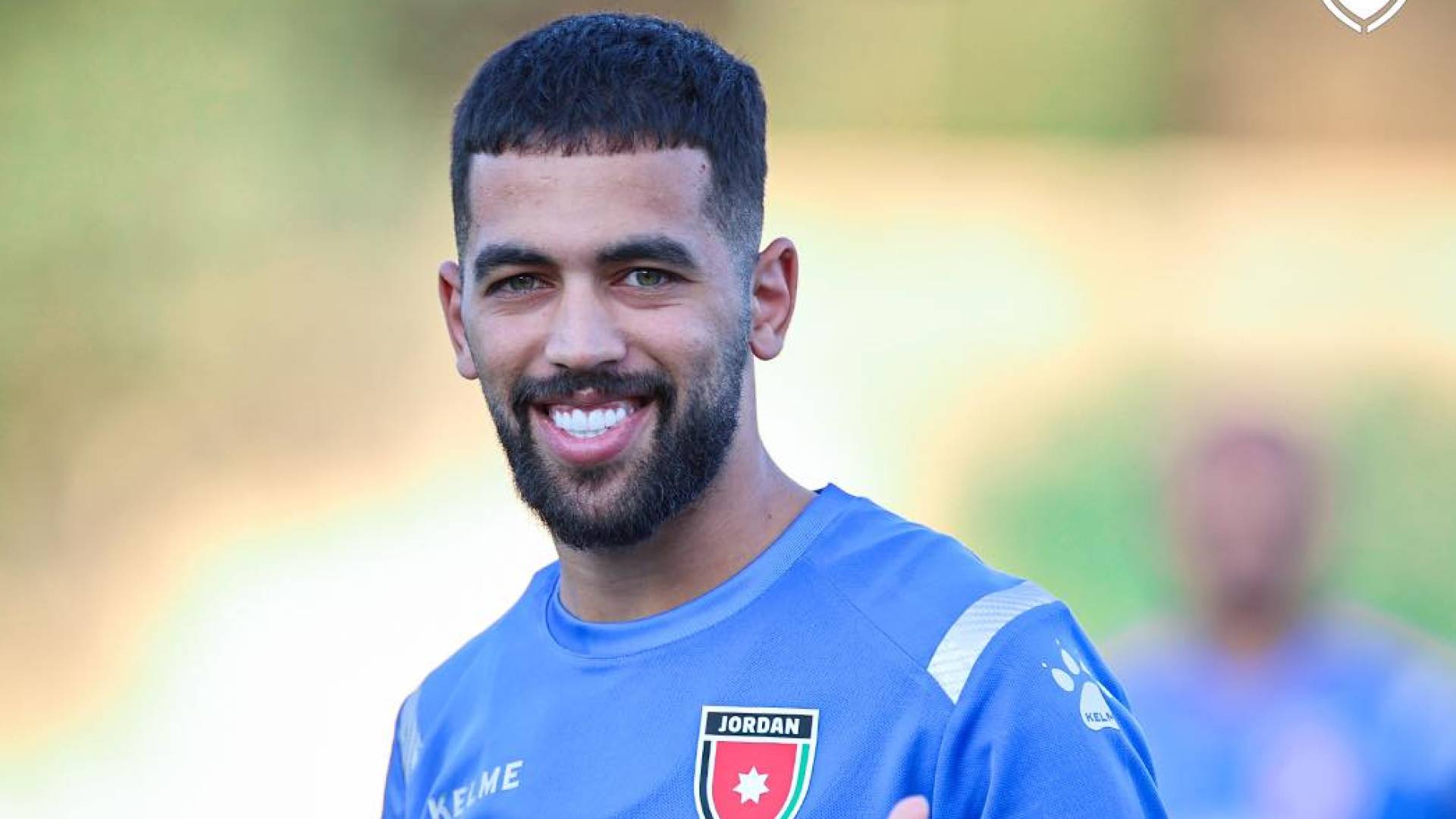 لاعب المنتخب الوطني لكرة القدم علي علوان