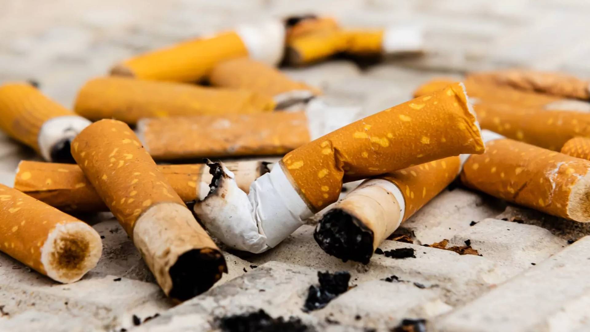 أعقاب سجائر - تعبيرية