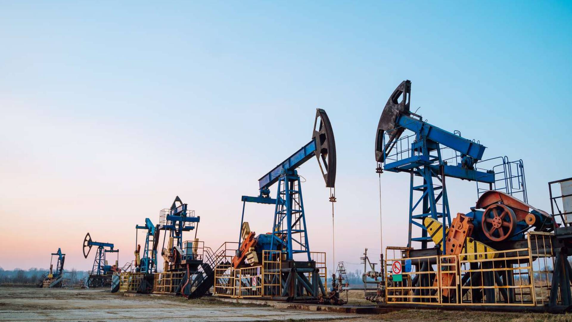 استخراج النفط - أرشيفية