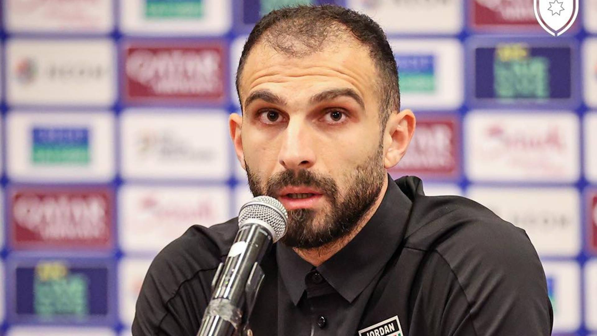 كابتن المنتخب الوطني احسان حداد خلال المؤتمر الصحفي الخاص بمباراة الأردن والكويت