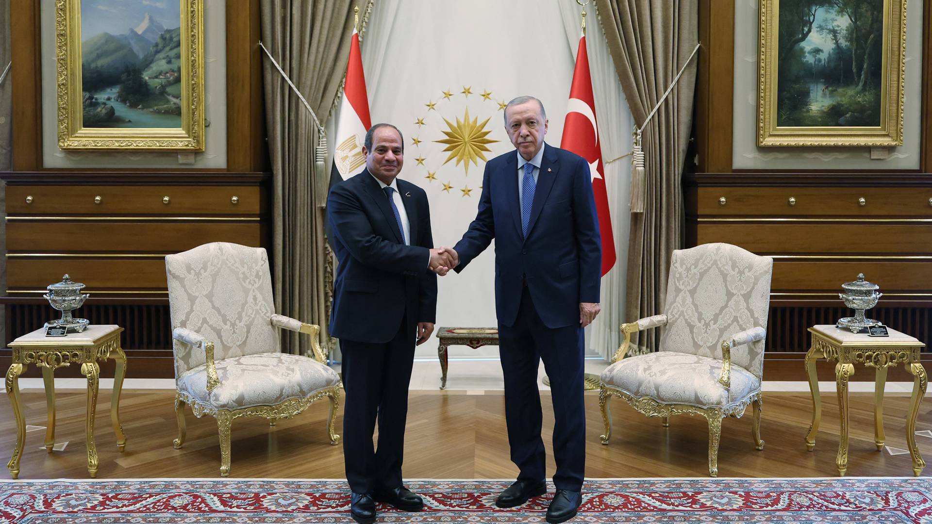 السيسي من تركيا: نطالب بوقف فوري لإطلاق النار في غزة